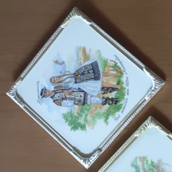 1974 Romania Ceramic Tile - Traditional Costume - Metal Wall Hanging - Picture 3 of 4